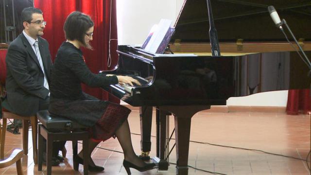 Greta Insardi mentre esegue "Arietta" del compositore Francesco Marino Greta Insardi mentre esegue "Arietta" del compositore Francesco Marino